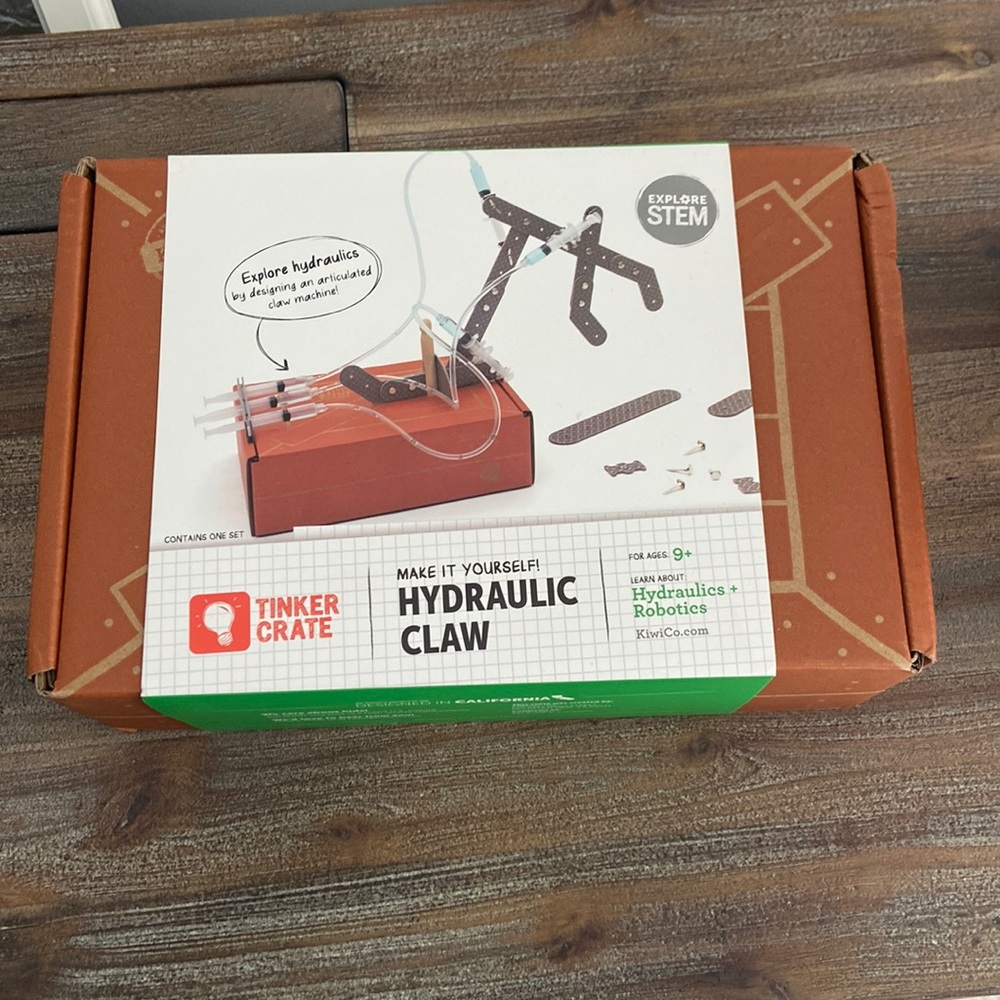 Kiwi crate hydraulic claw